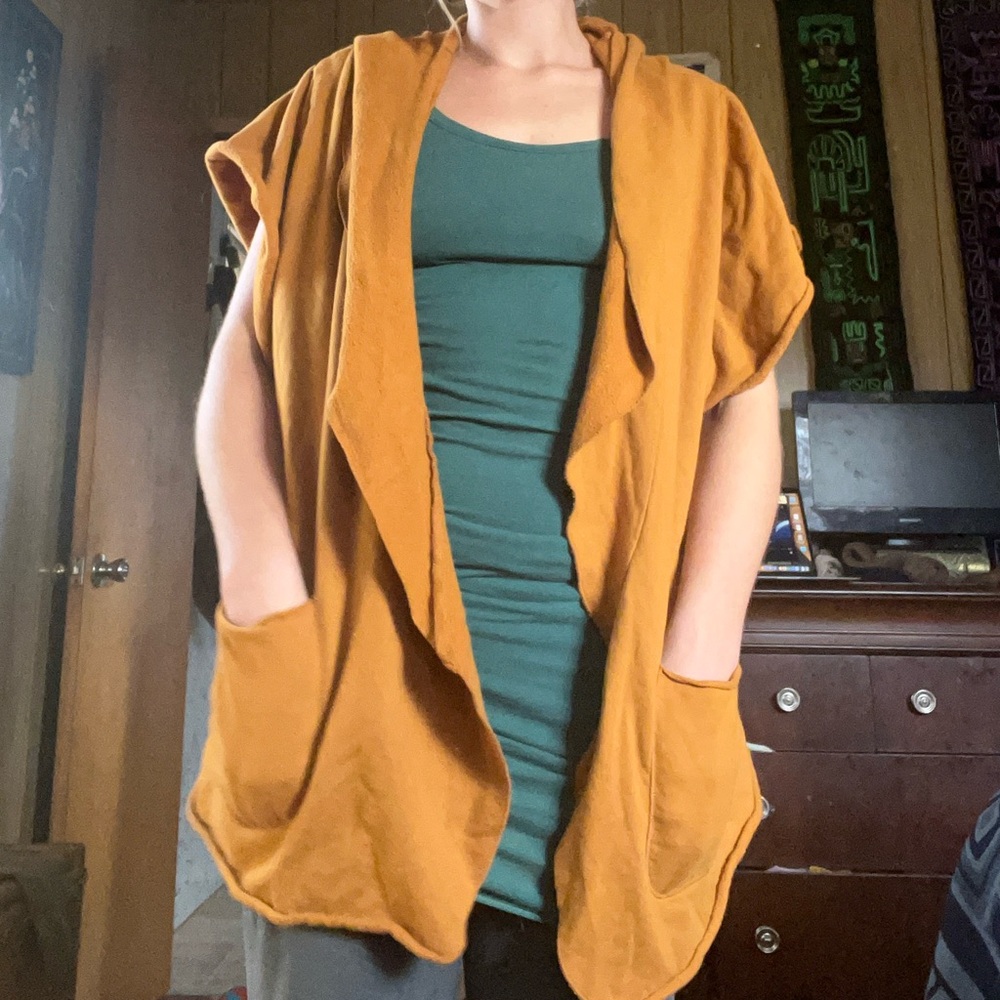 Una Pluma Organic Cotton Hooded Shawl - Picture 4 of 4
